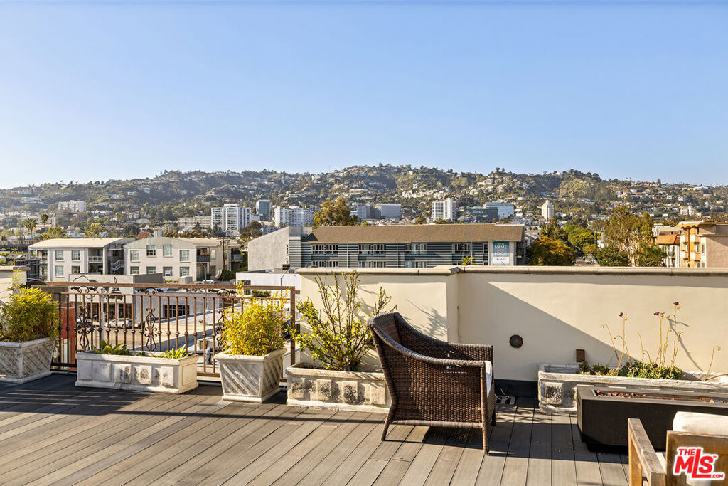 632 N Kings Road - Photo 11