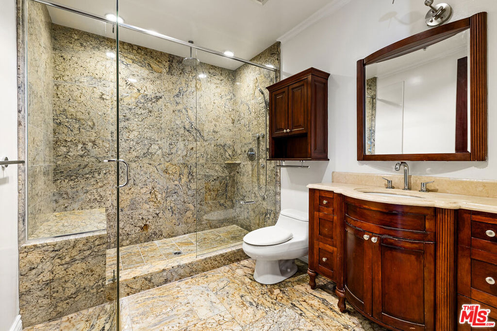 632 N Kings Road - Photo 3