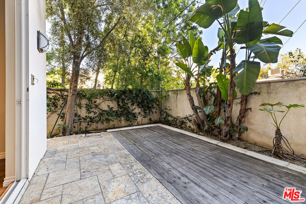 632 N Kings Road - Photo 10