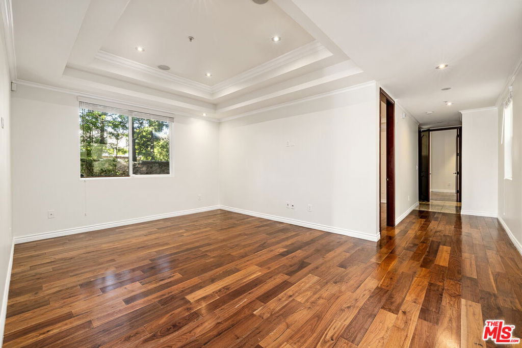 632 N Kings Road - Photo 2