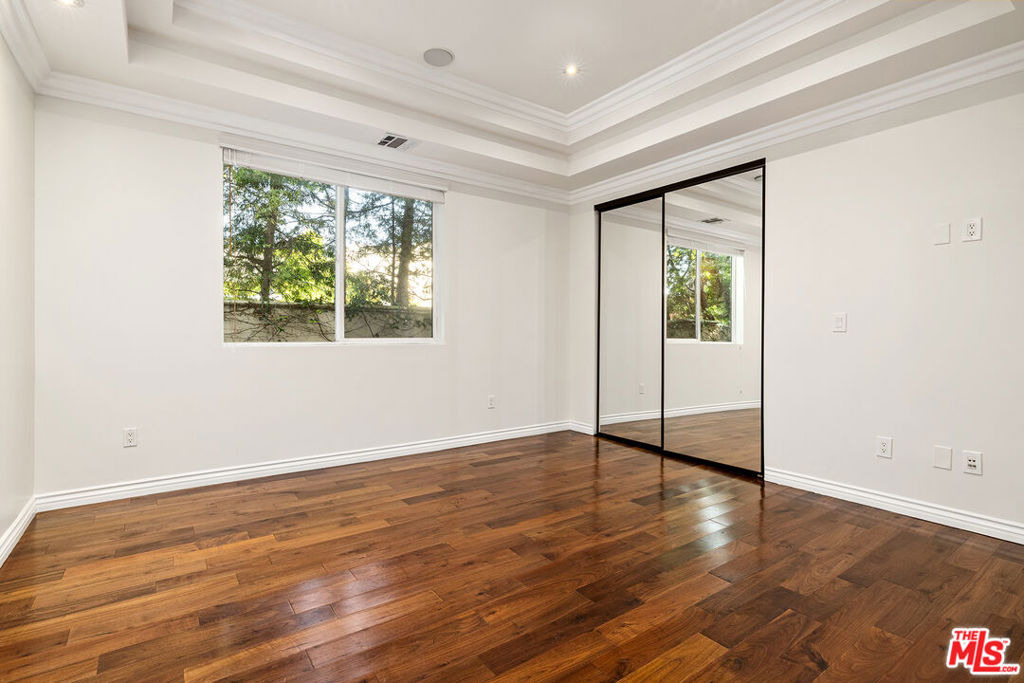 632 N Kings Road - Photo 4