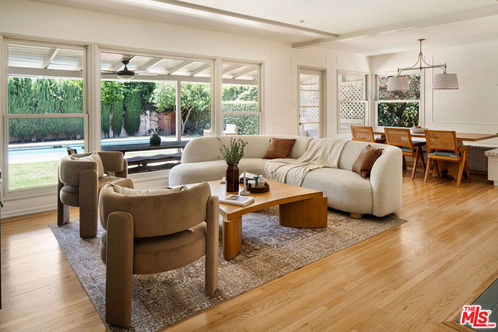 13024 Magnolia Boulevard - Photo 2