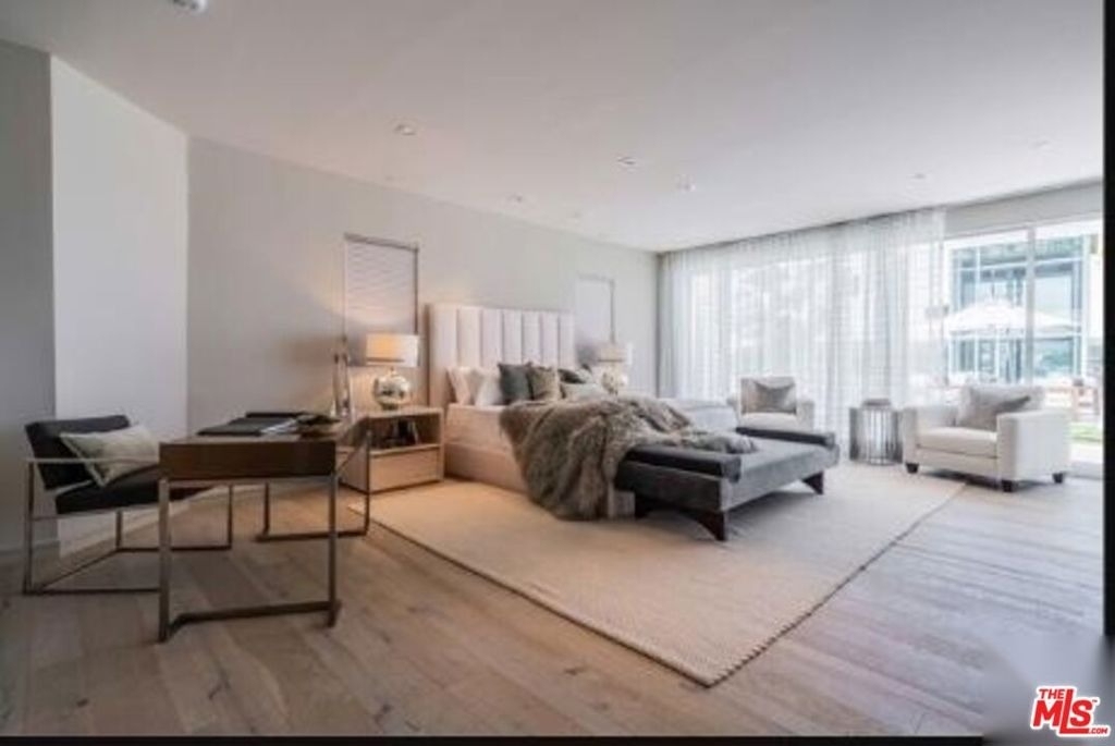 2391 Roscomare - Photo 7