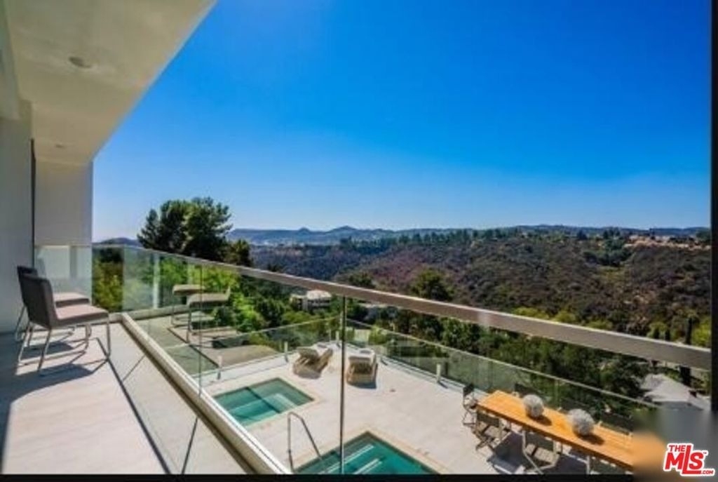 2391 Roscomare - Photo 33