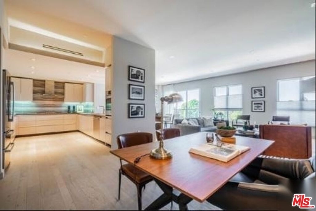 2391 Roscomare - Photo 26