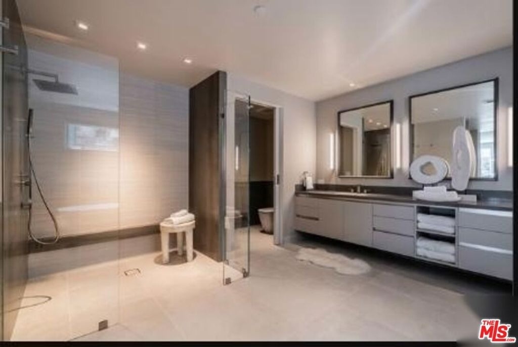 2391 Roscomare - Photo 9