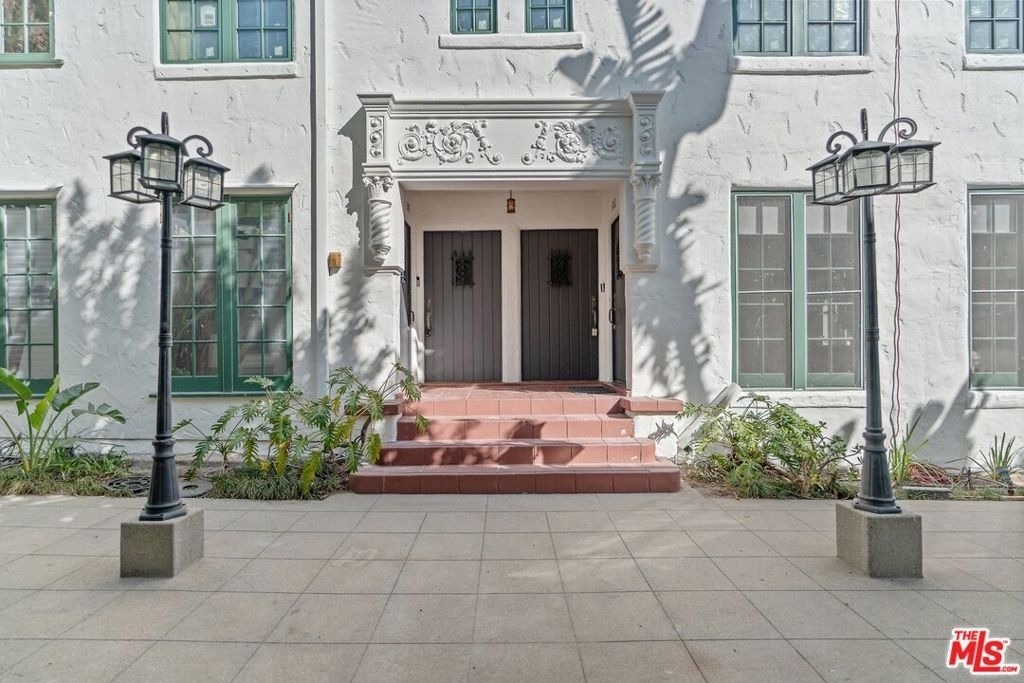 1250 N Harper Avenue - Photo 0