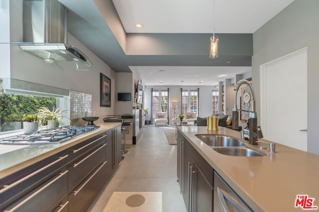 1250 N Harper Avenue - Photo 10