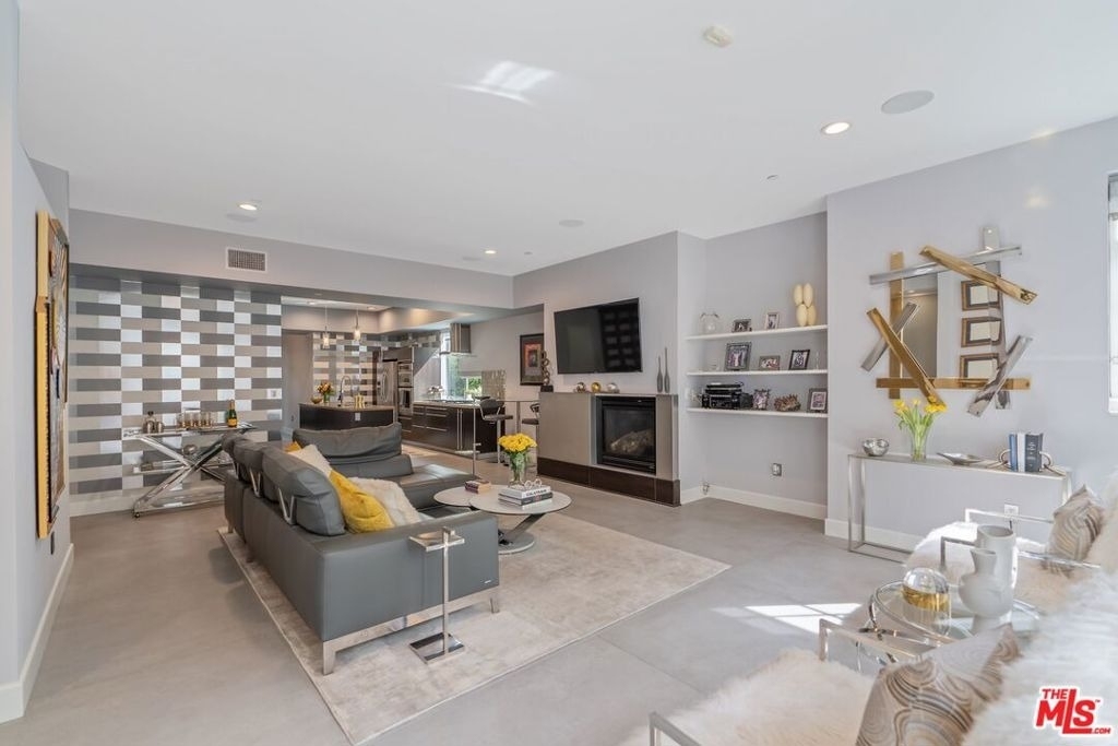 1250 N Harper Avenue - Photo 2