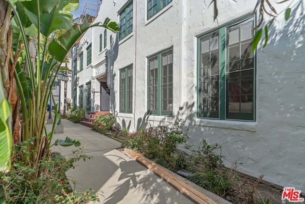 1250 N Harper Avenue - Photo 36