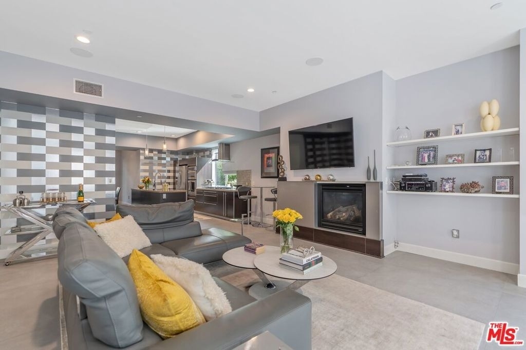 1250 N Harper Avenue - Photo 3