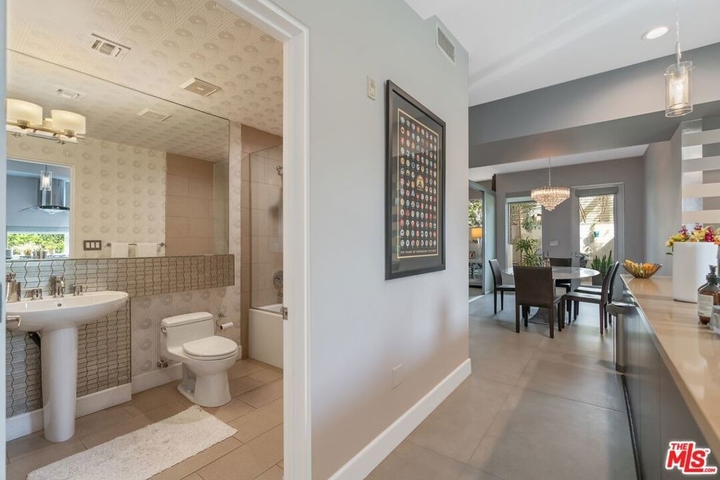 1250 N Harper Avenue - Photo 32