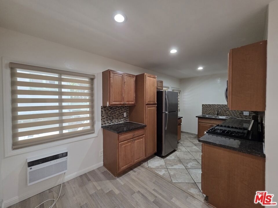 1224 N Fairfax Avenue - Photo 11