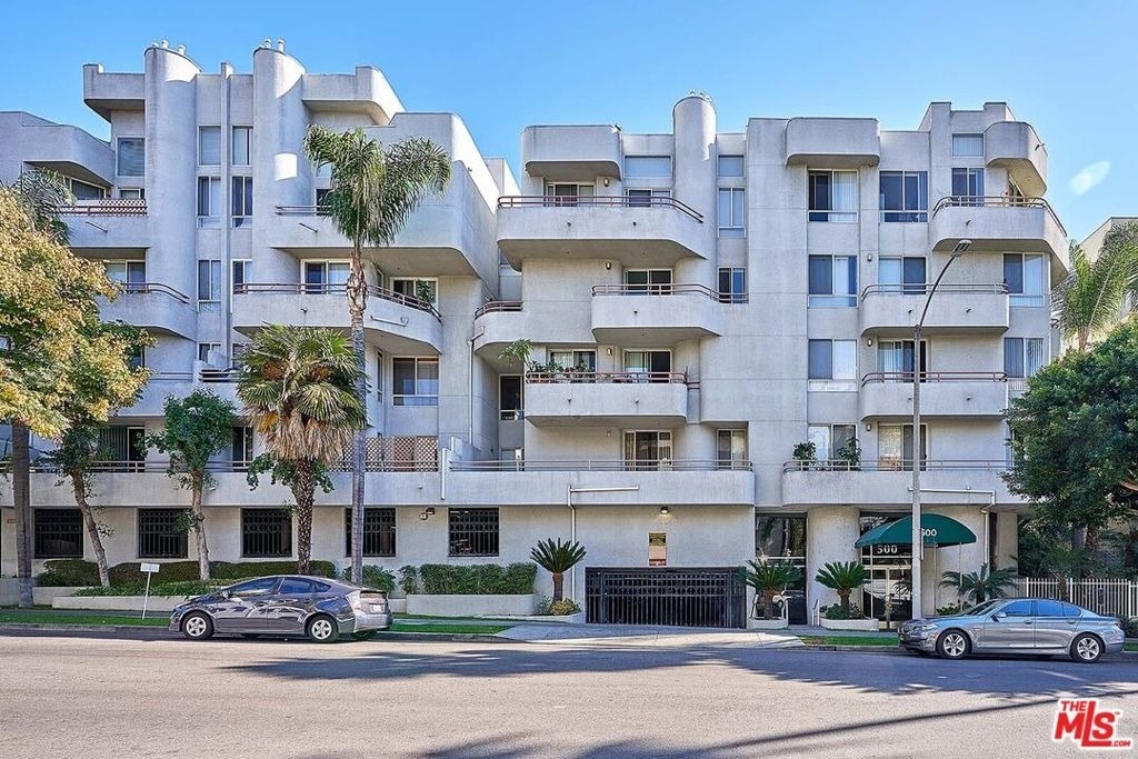 500 S Berendo Street - Photo 0