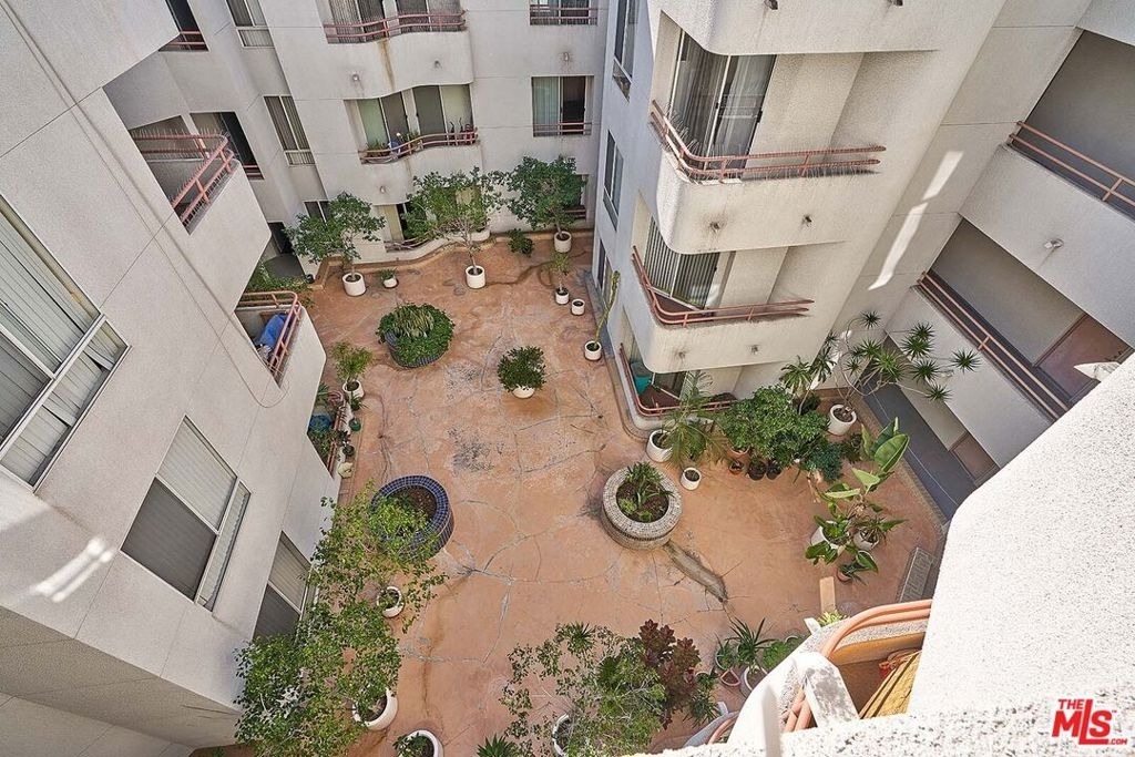 500 S Berendo Street - Photo 2