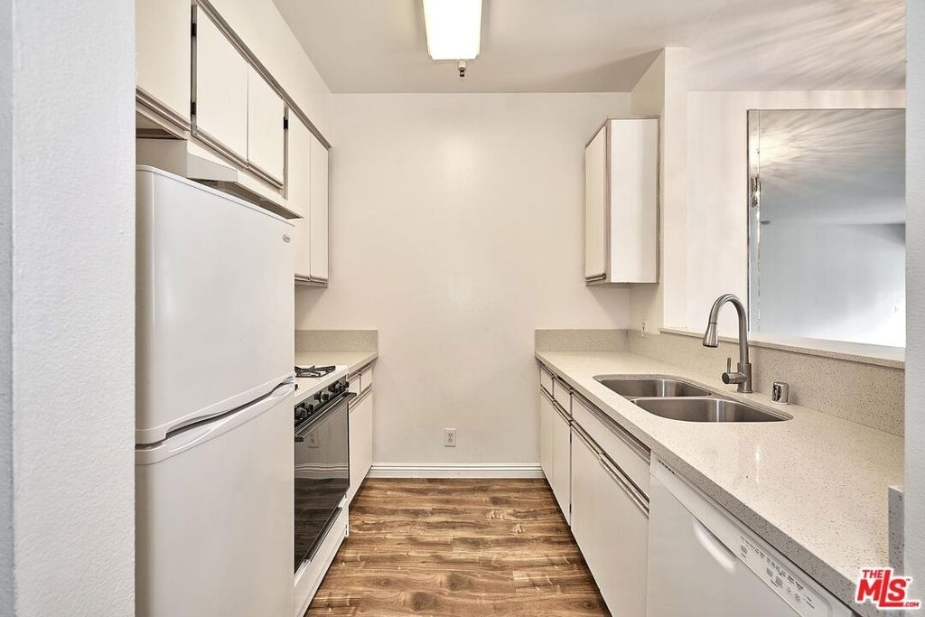 500 S Berendo Street - Photo 7