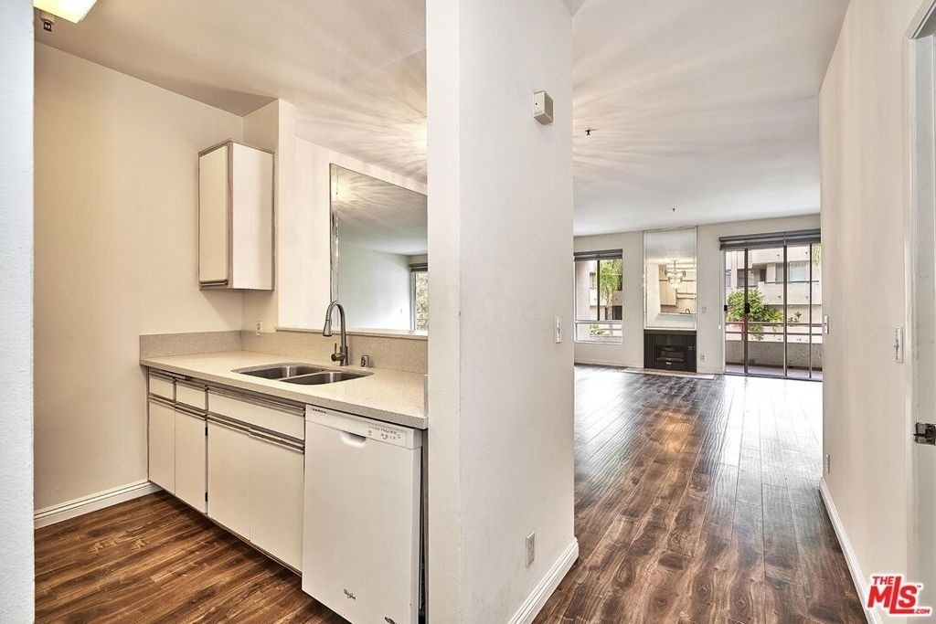 500 S Berendo Street - Photo 6