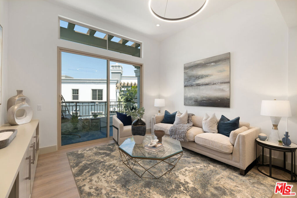 130 S Sepulveda Boulevard - Photo 2