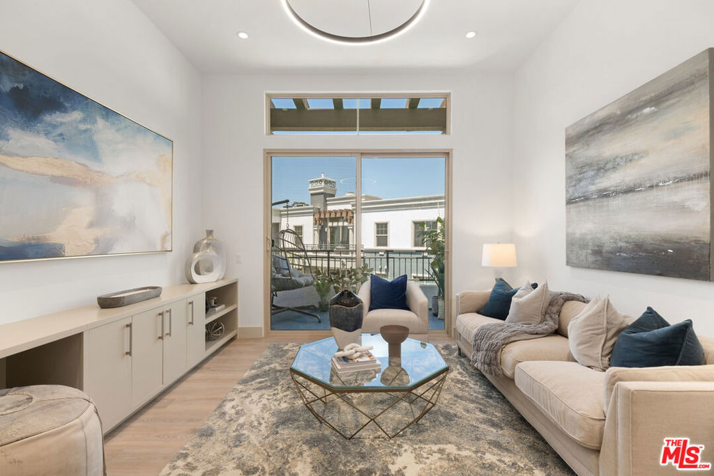 130 S Sepulveda Boulevard - Photo 1