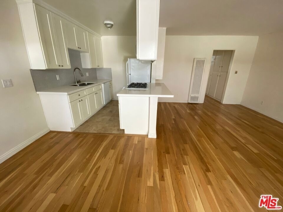420 Raymond Avenue - Photo 8