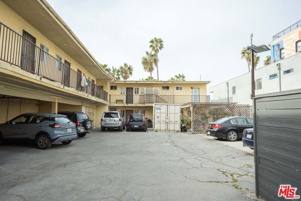 1313 Ocean Front Walk - Photo 17