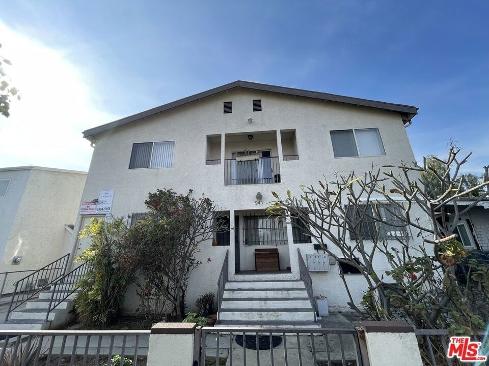 941 N Kingsley Drive - Photo 0