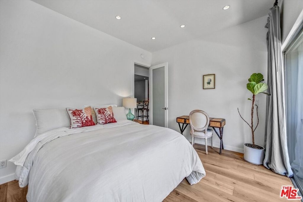 999 N Doheny Drive - Photo 9