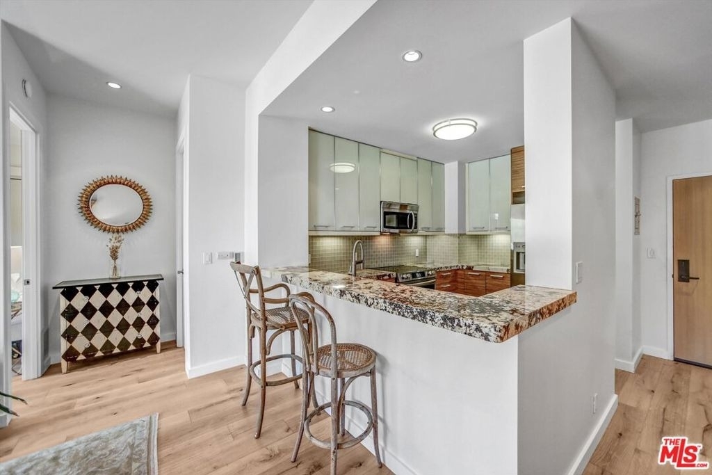 999 N Doheny Drive - Photo 4