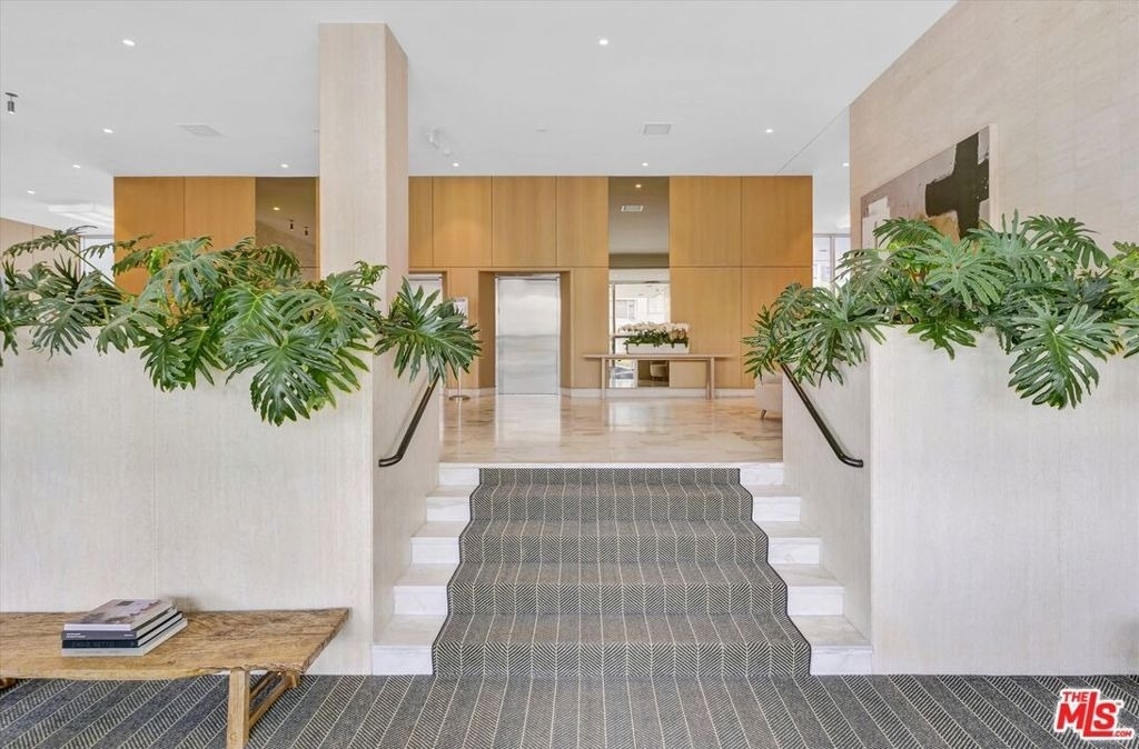 999 N Doheny Drive - Photo 17