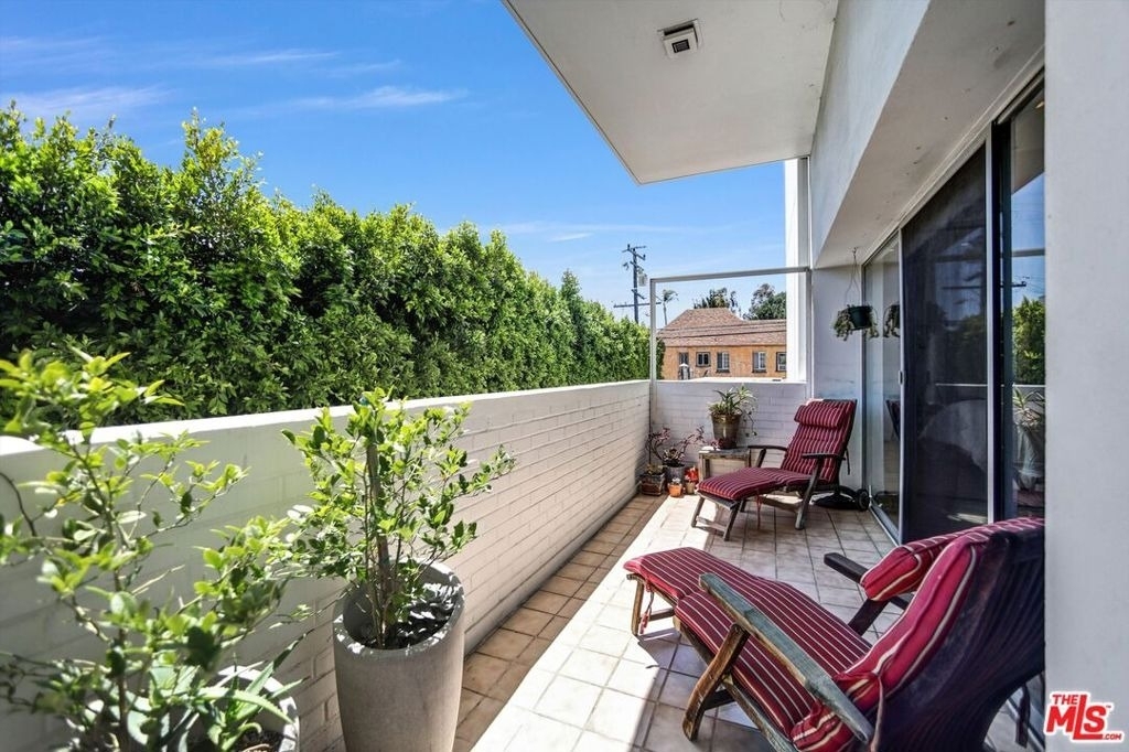 999 N Doheny Drive - Photo 12