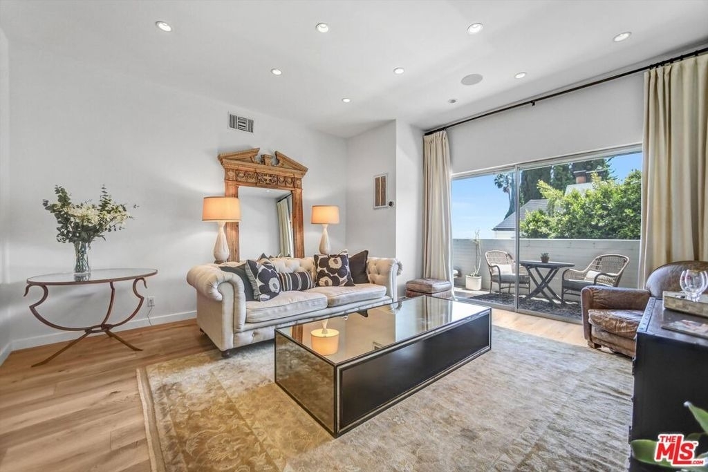 999 N Doheny Drive - Photo 5