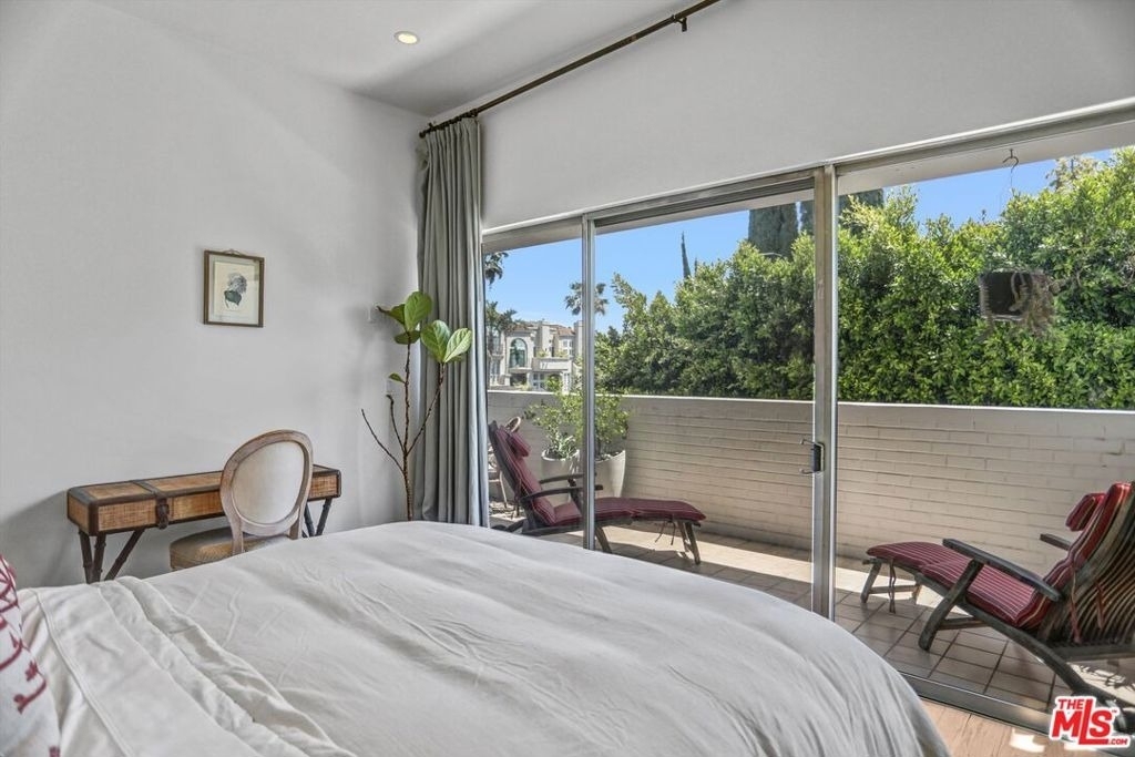 999 N Doheny Drive - Photo 10