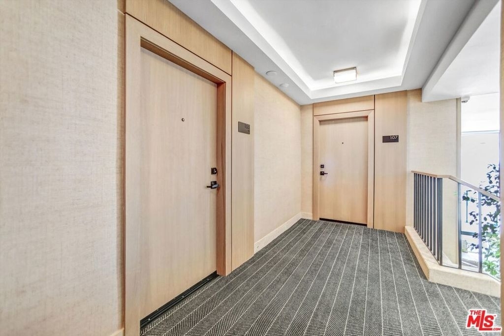 999 N Doheny Drive - Photo 16
