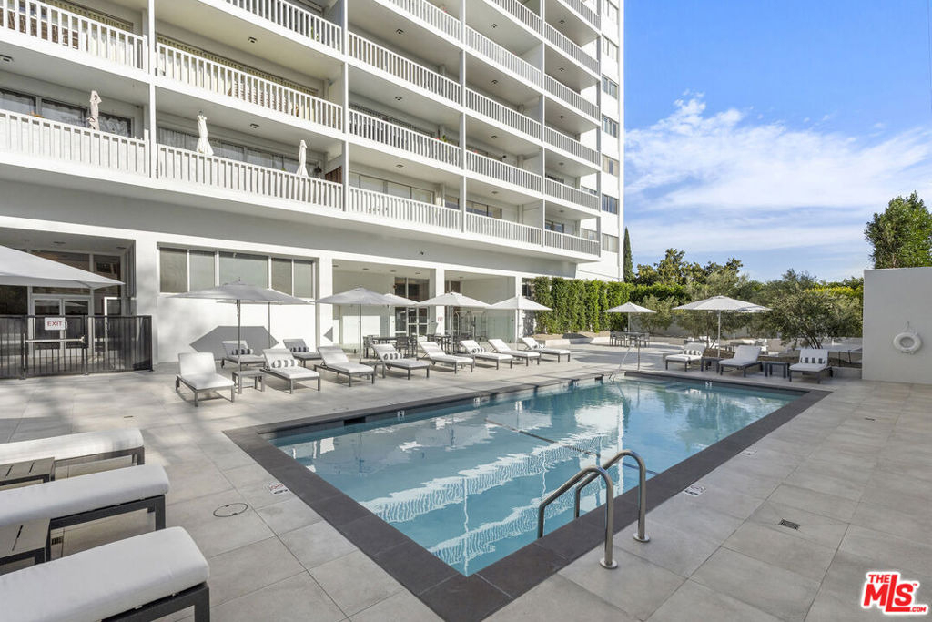 999 N Doheny Drive - Photo 22