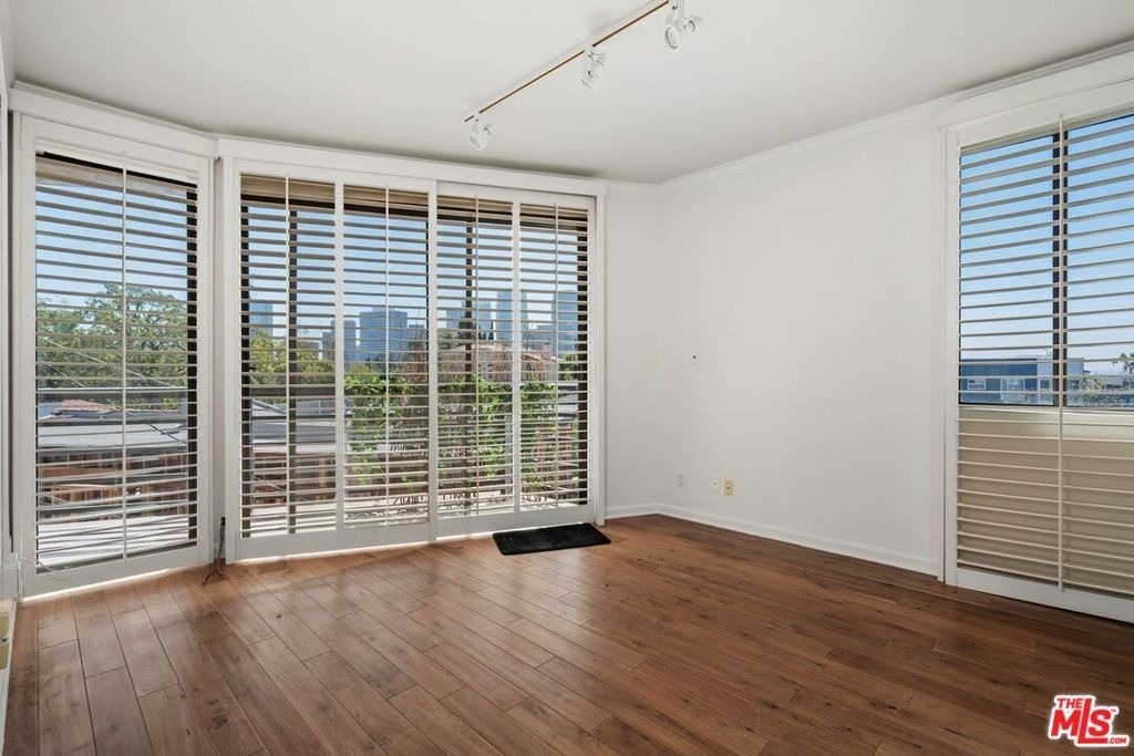 1360 S Beverly Glen Boulevard - Photo 17