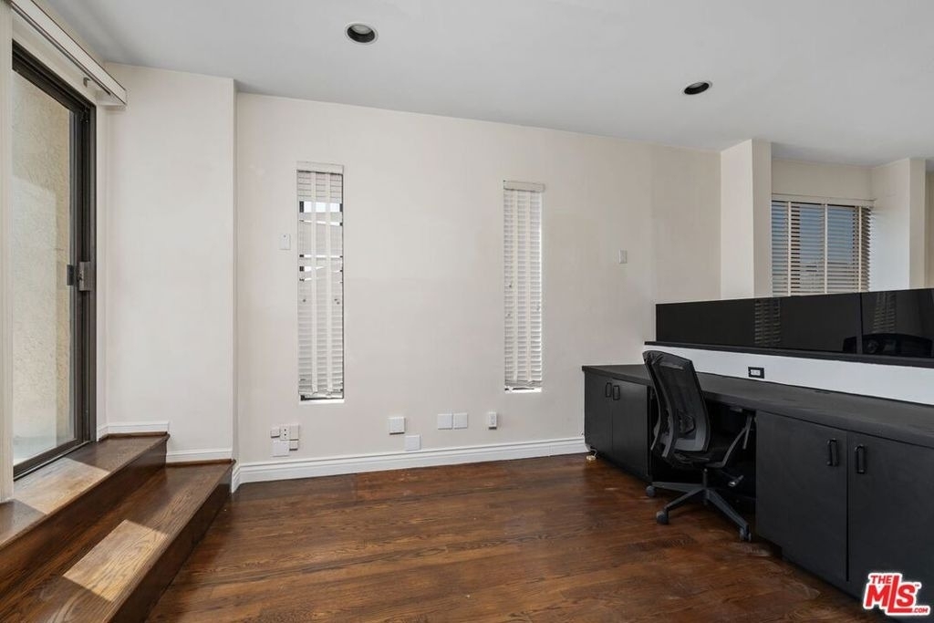 1360 S Beverly Glen Boulevard - Photo 36