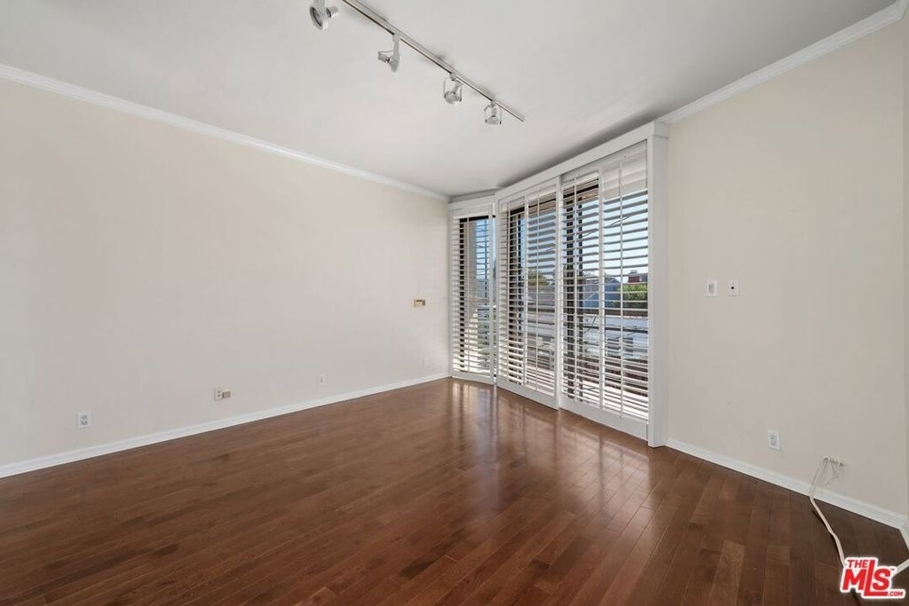 1360 S Beverly Glen Boulevard - Photo 20