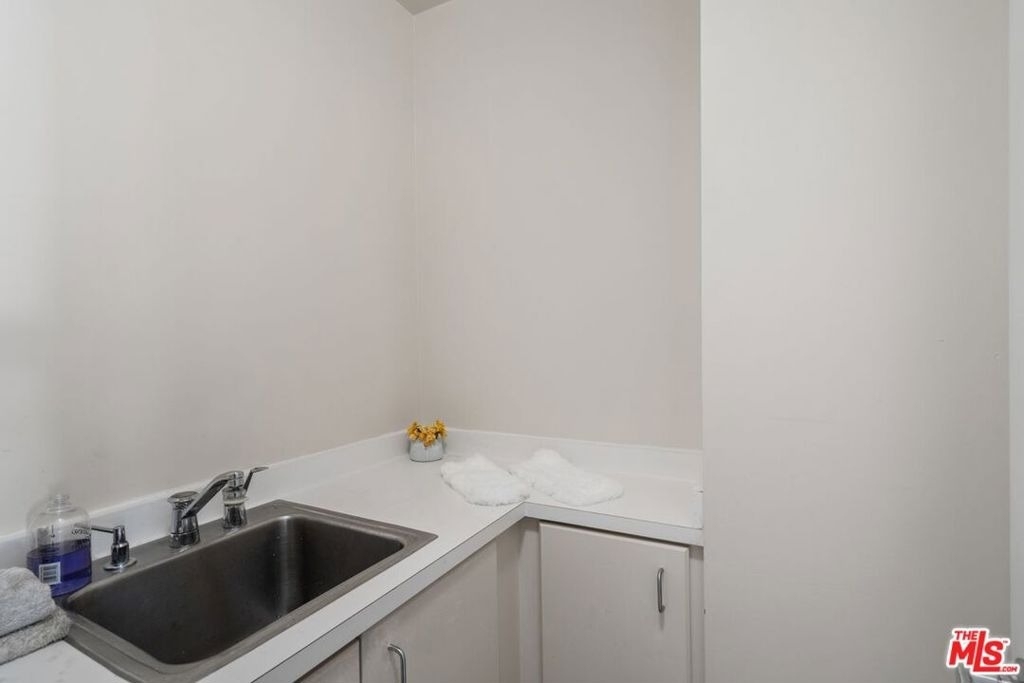 1360 S Beverly Glen Boulevard - Photo 16