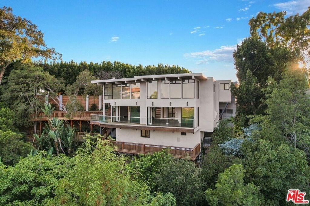 2000 Westridge Road - Photo 0