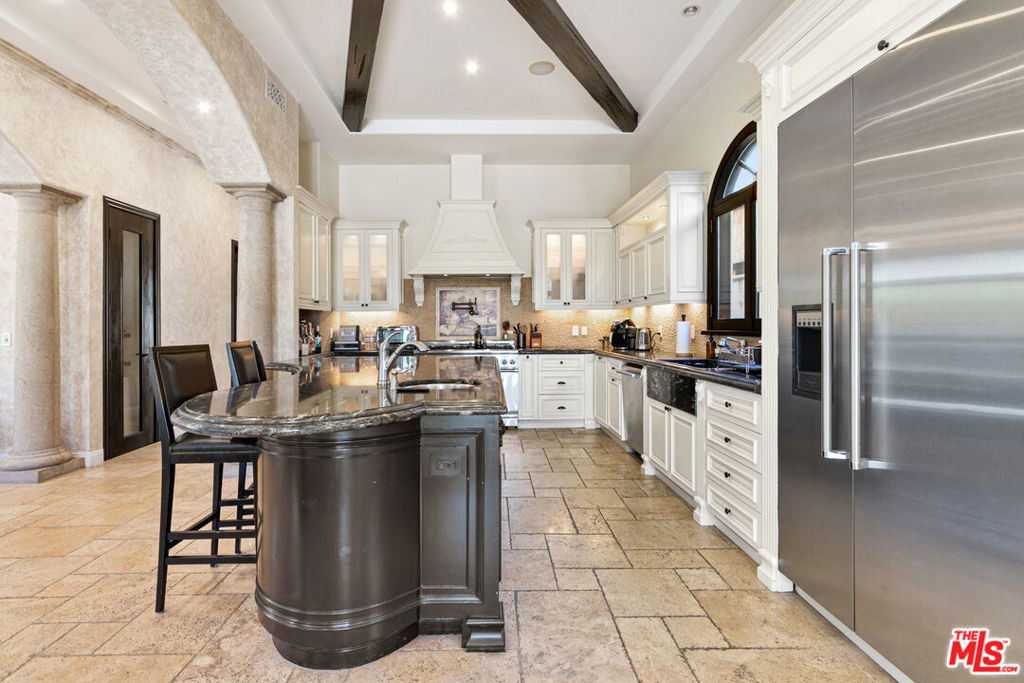 458 N Flores Street - Photo 4