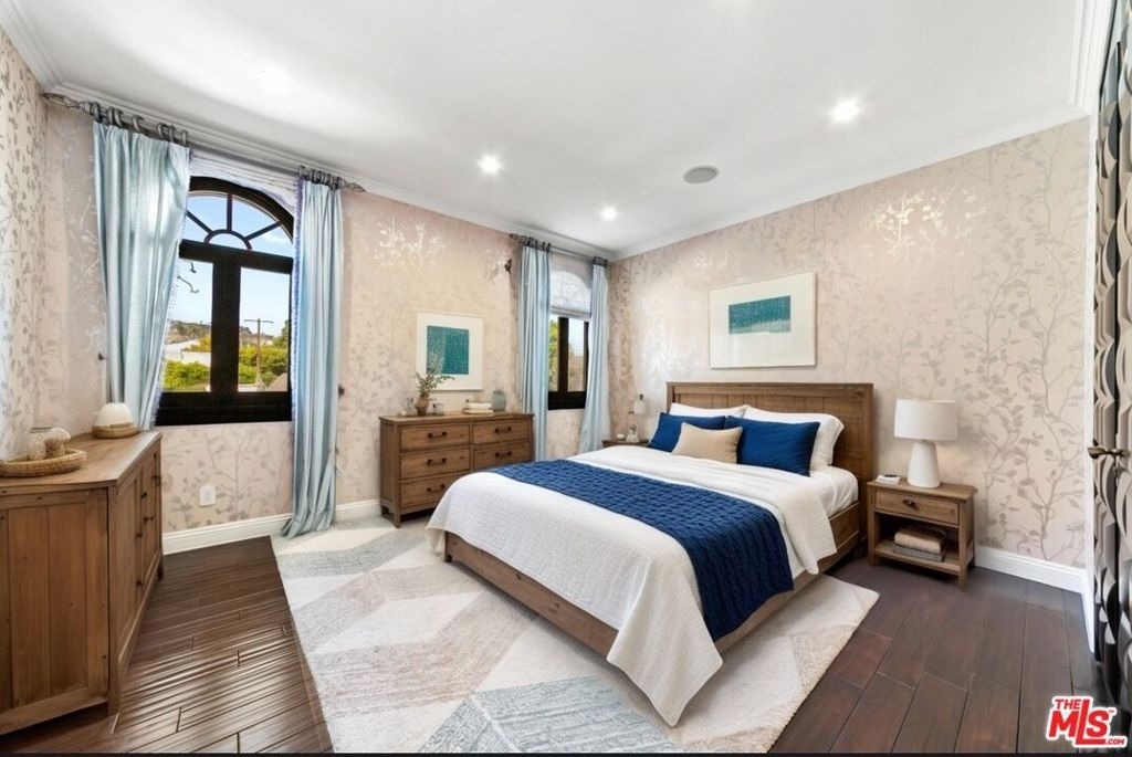 458 N Flores Street - Photo 15