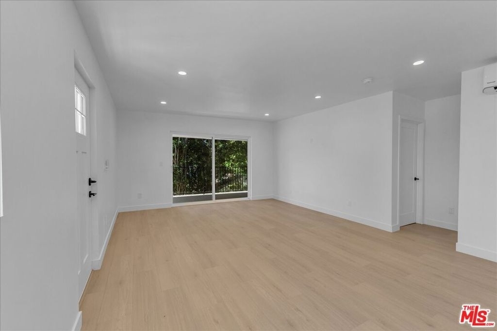 6913 Encino Avenue - Photo 12