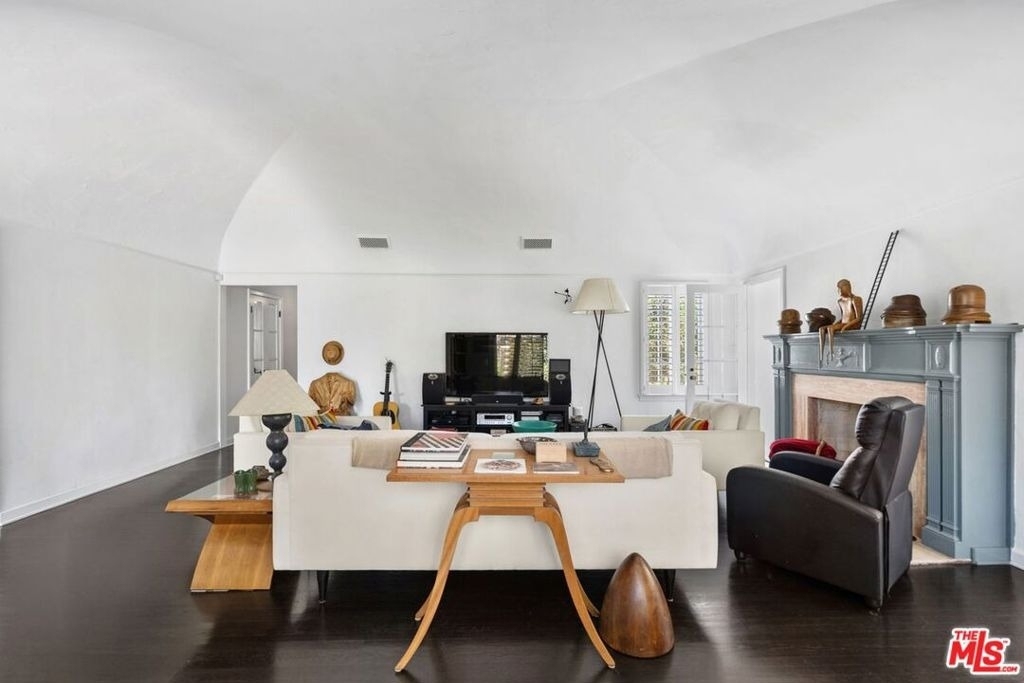 202 N Gower Street - Photo 1