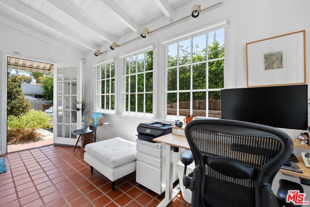 202 N Gower Street - Photo 4