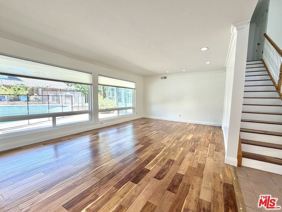 1615 Wellington Place - Photo 3