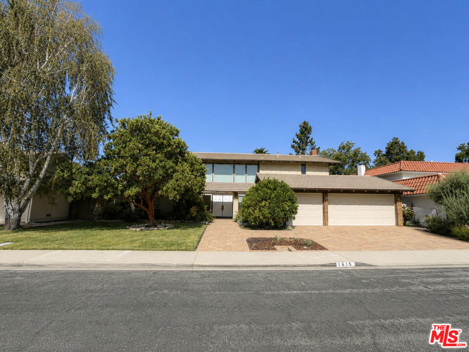 1615 Wellington Place - Photo 1