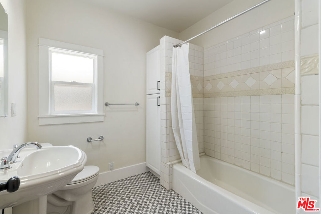 1828 W 41st Place - Photo 23