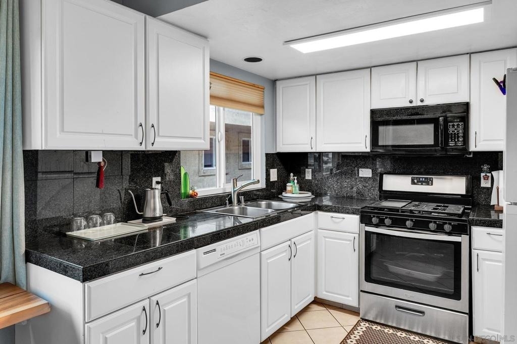 4523 College Way - Photo 8