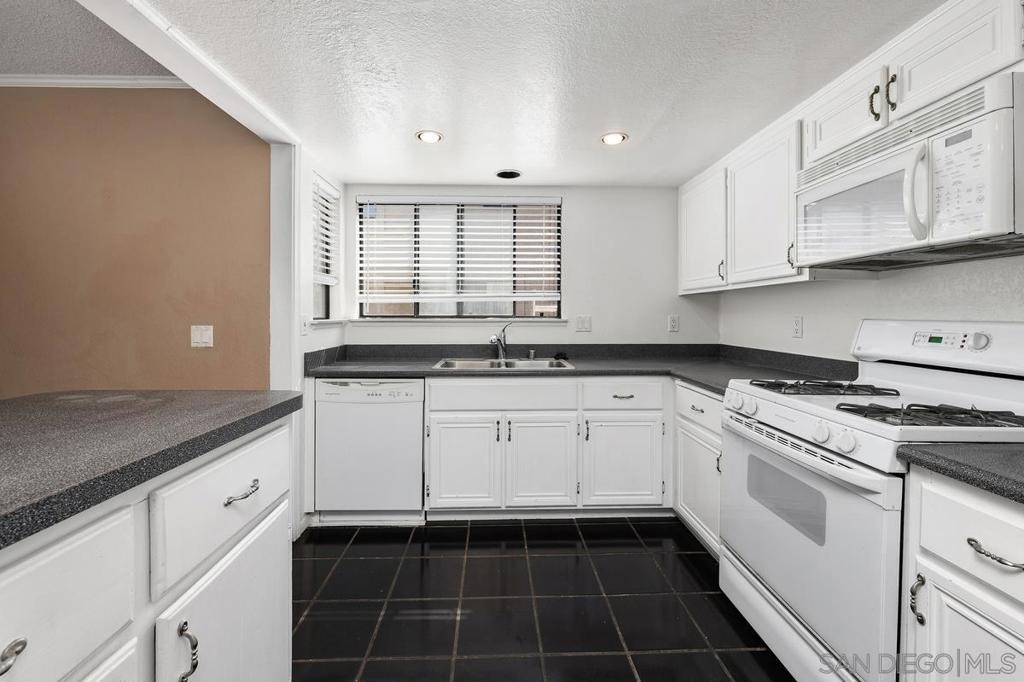 9983 Paseo Montril Dr. - Photo 9