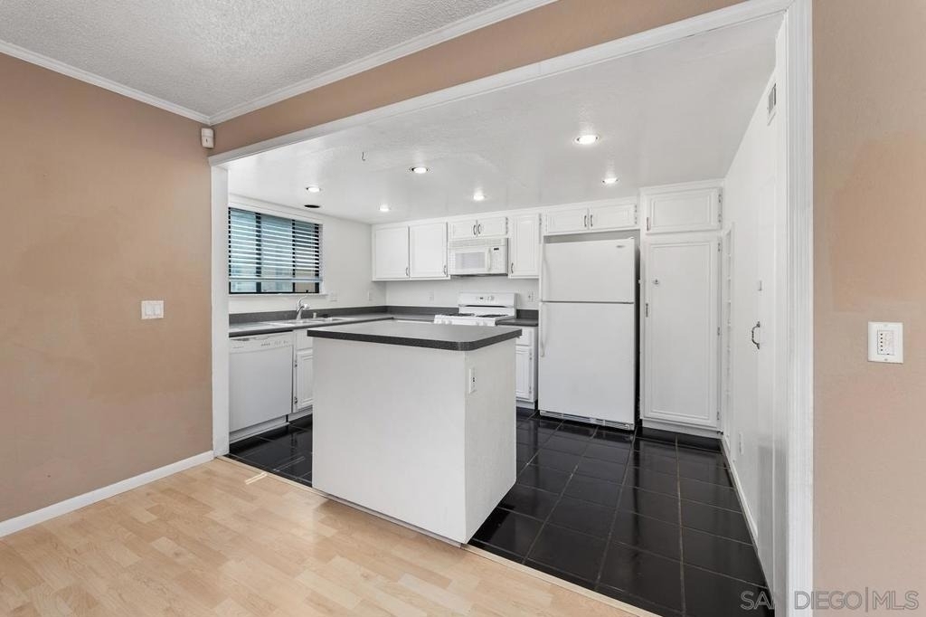 9983 Paseo Montril Dr. - Photo 8